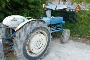 Trattore Ford super dextra