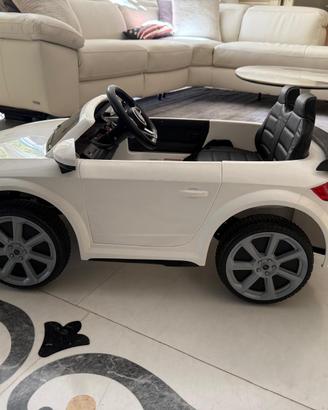 Macchina audi per bambini