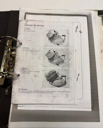 Dossier con moltissimi cataloghi e immag moto ‘70