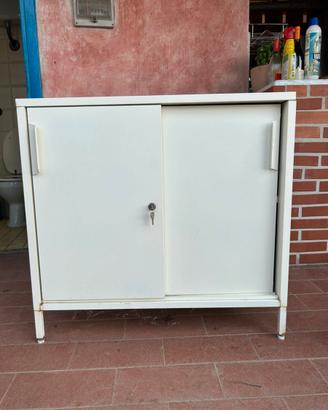 Mobile contenitore IKEA in metallo ante scorrevoli