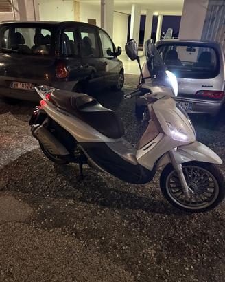 Ricambi Beverly 300 ie 2016