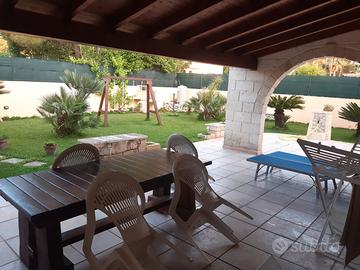 Villetta a Torre dell'Orso con giardino