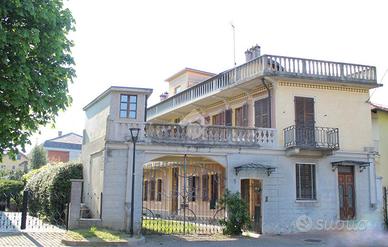 VILLA SINGOLA A PIANEZZA