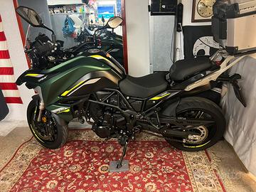 Benelli trk 702 abs 2024 (permuta e rate)
