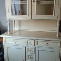 credenza in legno.