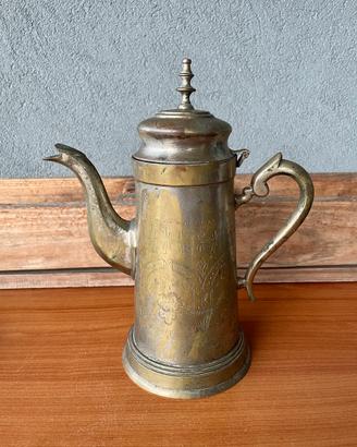 Caffettiera mediorientale antica ottone incisa