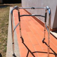 Stampella deambulatore per camminare