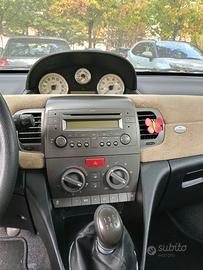 auto lancia y