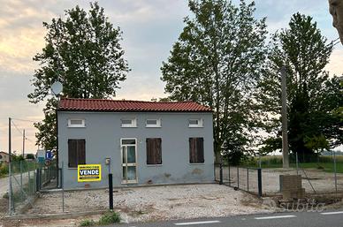 Copparo RIF.39 Villa libera su quattro lati
