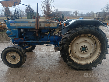 Trattore Ford 5000