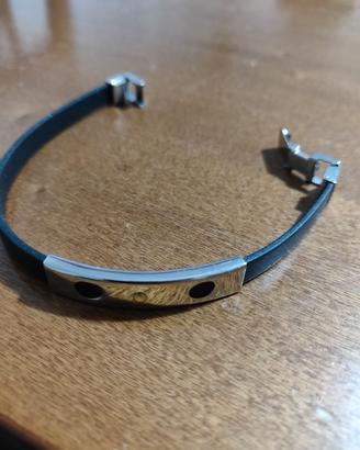 Braccialetto in caucciù e metallo 
