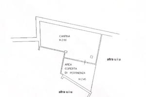 Ampio magazzino carrabile con posto auto coperto