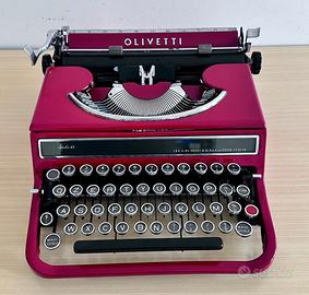 macchina da scrivere Olivetti Studio 42 rossa