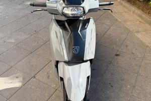 Peugeot 150 Tweet