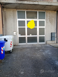 Magazzino con corte esclusiva