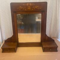 Specchio antico con intarsi floreali