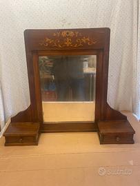 Specchio antico con intarsi floreali