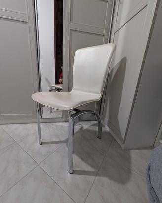 2 Sedie moderne color panna con gambe in acciaio 