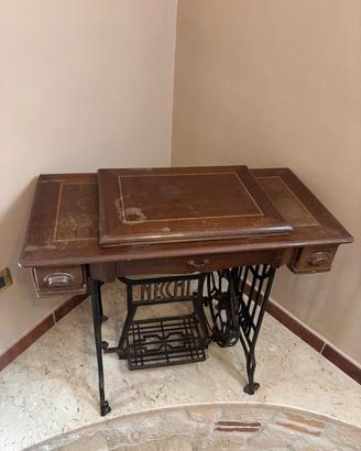 macchina da cucire d'epoca Necchi
