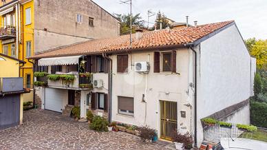 CASA SEMINDIPENDENTE A VERONA