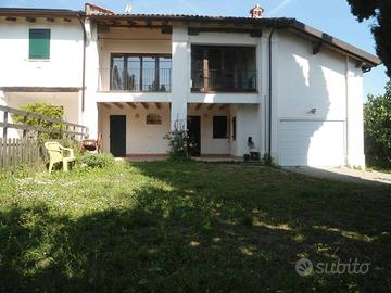 Casa indipendente di 110 m² con 5 locali e box aut