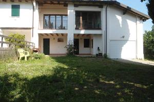 Casa indipendente di 110 m² con 5 locali e box aut