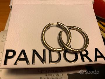 Orecchini a cerchio porta-charm Pandora