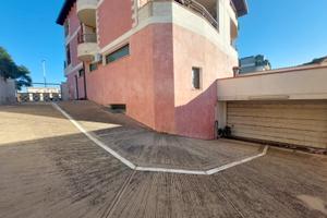 Magazzino con Rampa e Garage