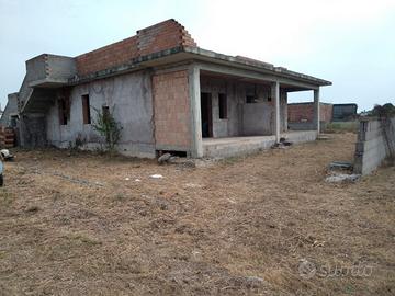 VILLA con 2 appartamenti+altri 3al 1^Piano