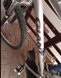 mountain bike GIANT 