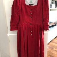 vestiti in puro lino rosso, bleu e beige