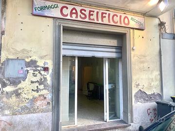 Marino: locale commerciale bilivello con ascensore