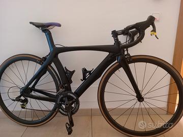 areobike in carbonio con cambio sram 