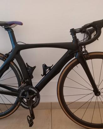 areobike in carbonio con cambio sram 