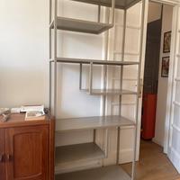 Libreria metallo grigia