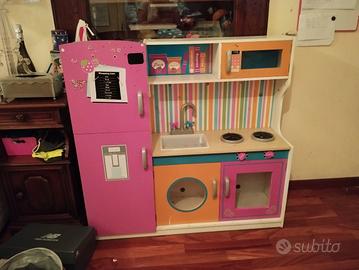 Cucina giocattolo in legno