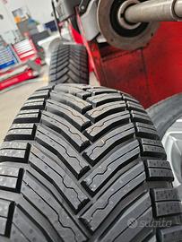 215 70 R 15 C Michelin Cross CLIMATE ² CAMPING 