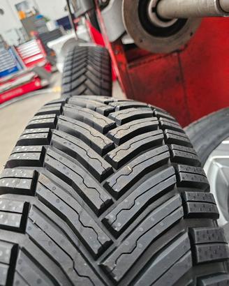 215 70 R 15 C Michelin Cross CLIMATE ² CAMPING 