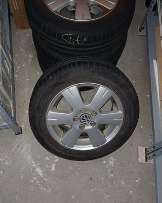 Treno gomme con cerchi in lega