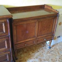 Mobiletto con ripiano girevole