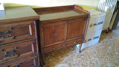 Mobiletto con ripiano girevole