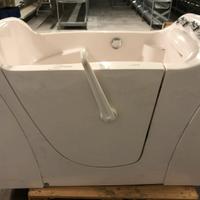 Vasca da bagno con sportello e seduta