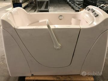 Vasca da bagno con sportello e seduta