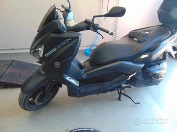 Yamaha X-Max 400 Momo design grigia anno 2015 km 4
