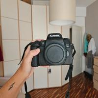 Canon 760D con cavo di alimentazione per live