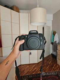 Canon 760D con cavo di alimentazione per live