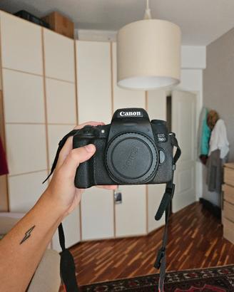 Canon 760D con cavo di alimentazione per live