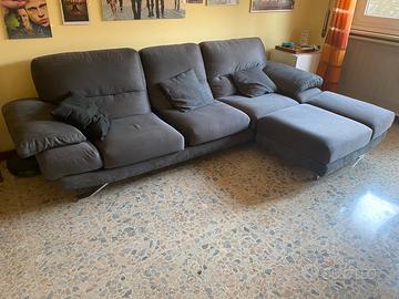 Divano Gimigliano 4 posti + pouf alta qualità