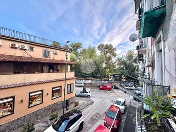 2 LOCALI A NAPOLI