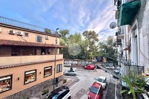2 LOCALI A NAPOLI